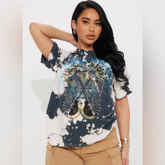 NWOT FashionNova Hardcore Bleached Dye Tee - Size M - Picture 1 of 6